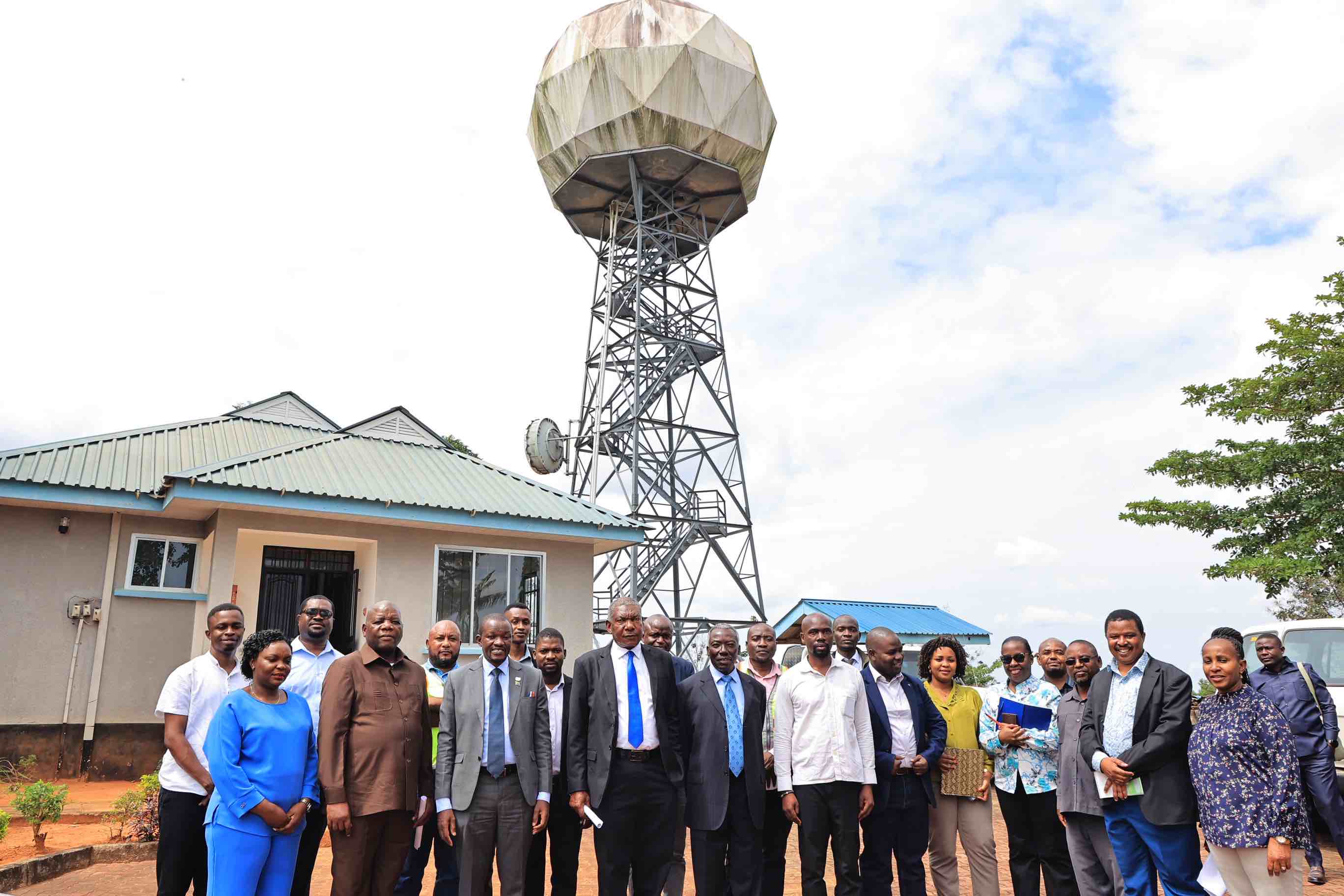 BODI YA TMA YAFANYA ZIARA YA KIKAZI RADA YA HALI YA HEWA BANGULO, PUGU NA KITUO CHA HALI YA HEWA JNIA